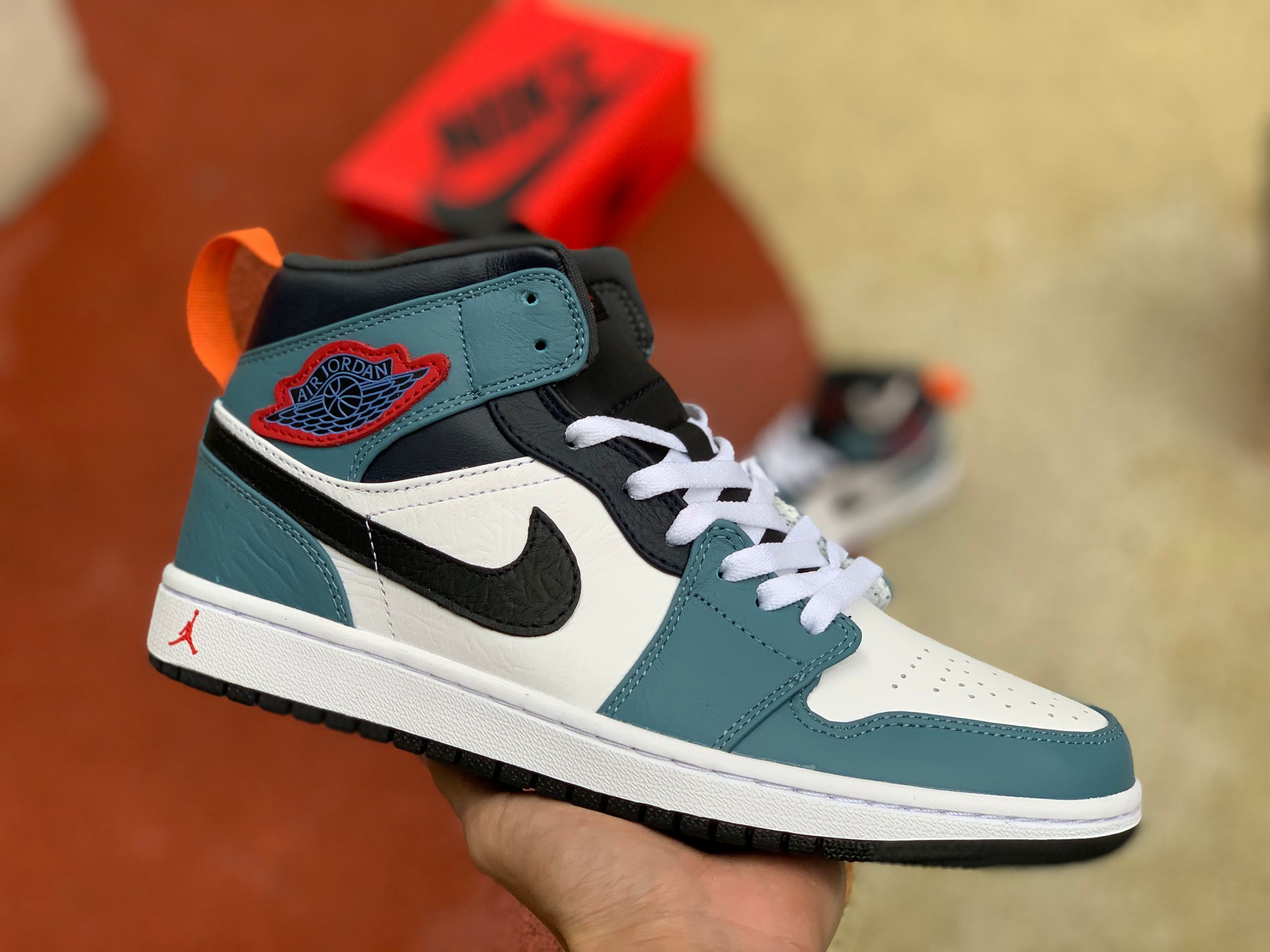 Jordan 1 Mid Shoes078