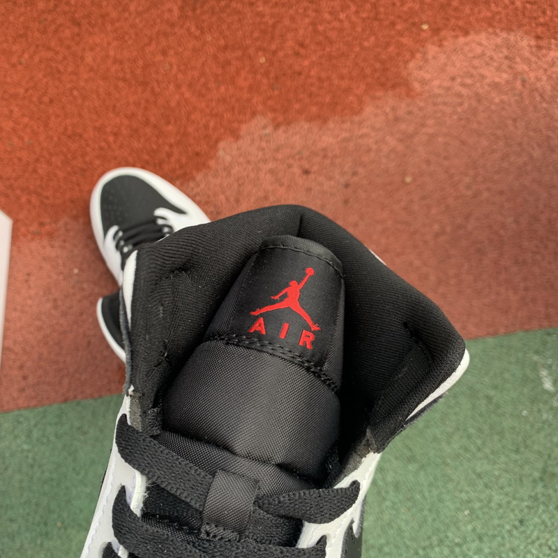 Jordan 1 Mid Reverse Black Toe