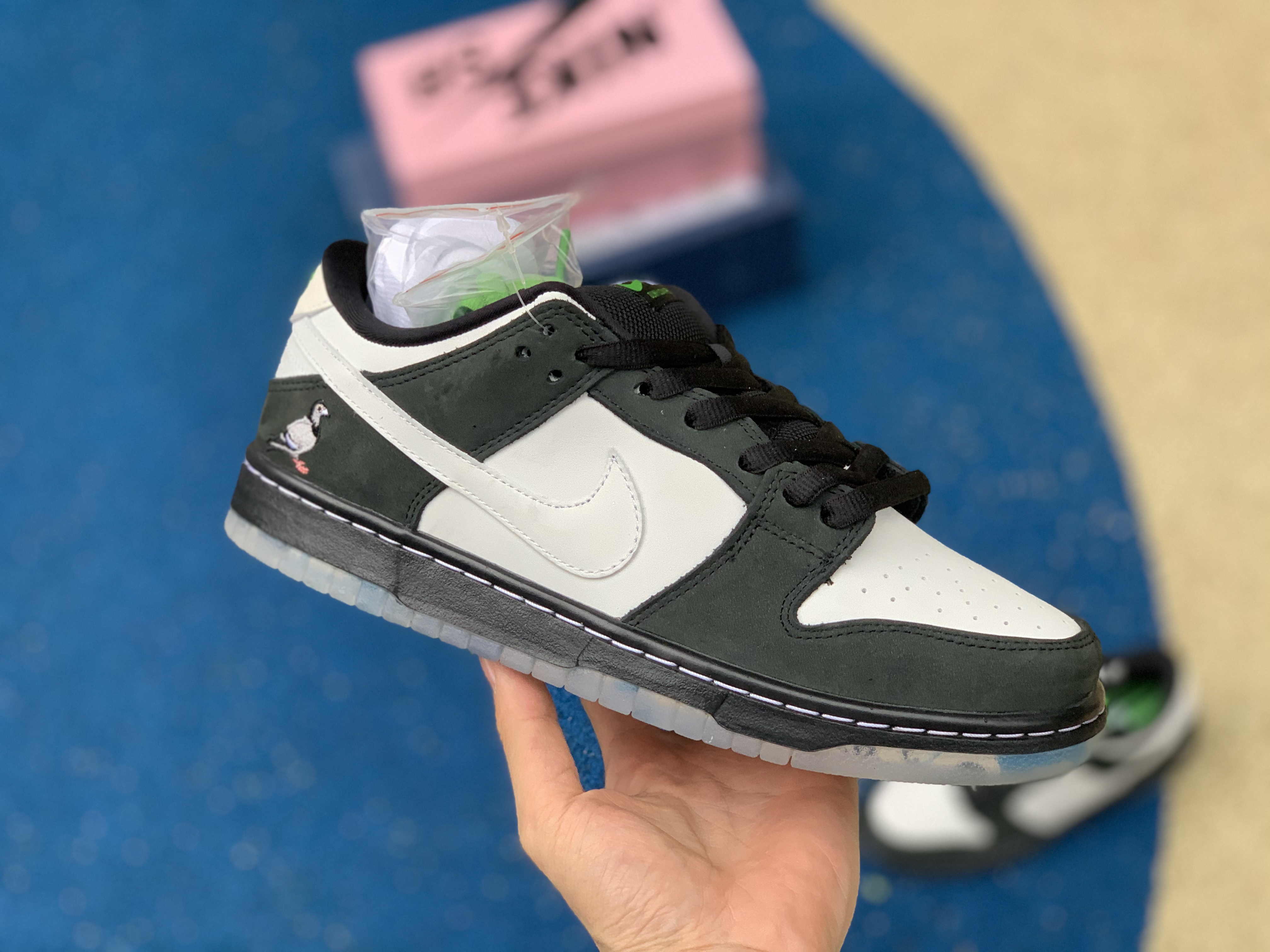 Nike SB Dunk Low “Panda Pigeon”
