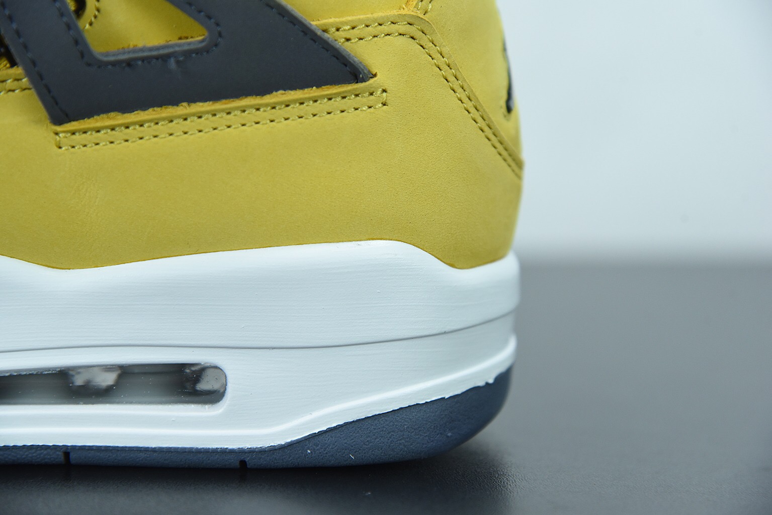 Air Jordan 4 Retro Lightning (2021)