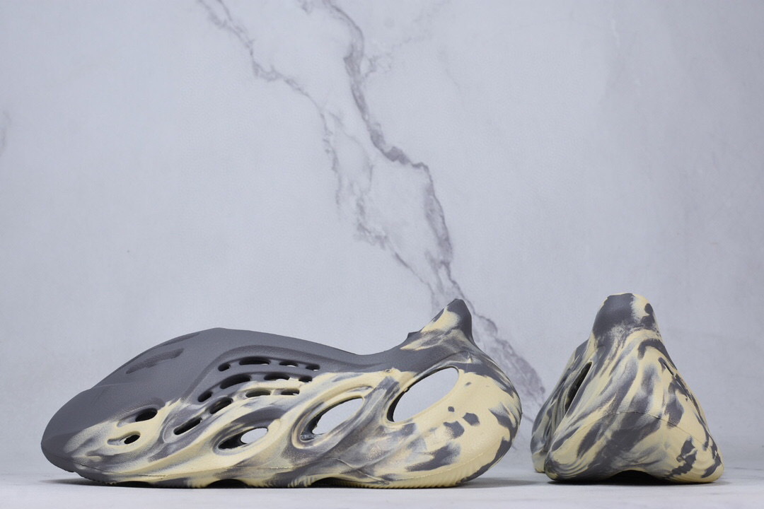 Adidas Yeezy Foam Runner Moon Grey GV7904