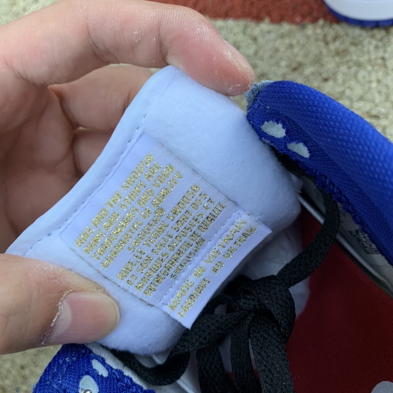 Supreme x Nike SB Dunk Low “Hyper Royal”