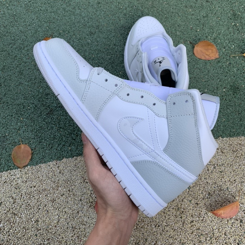 Jordan 1 Mid Shoes074