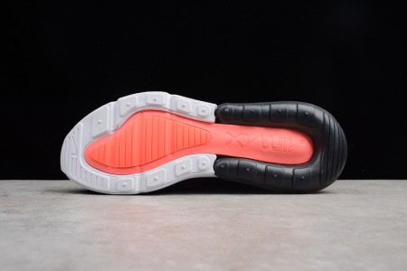 Nike Air Max 270 in black/white