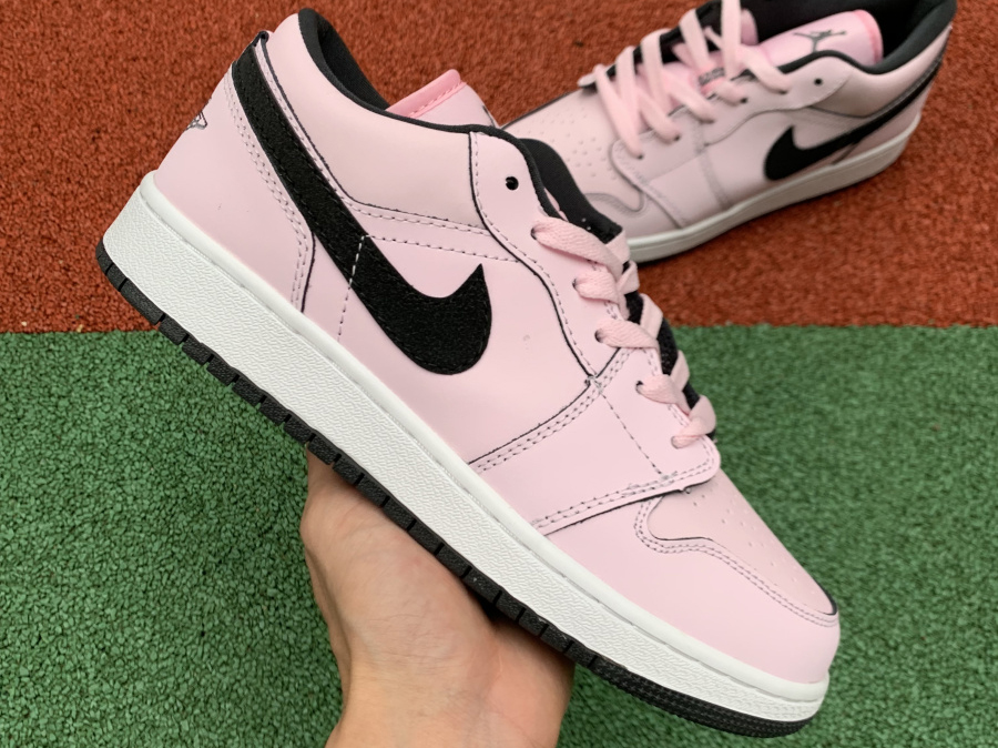 Air Jordan 1 Low shoes