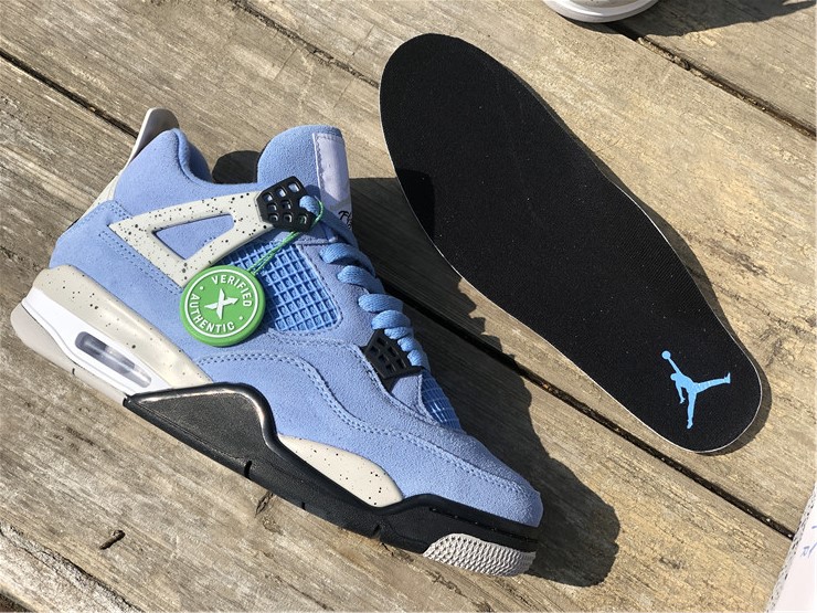 Air Jordan 4 SE “University Blue”