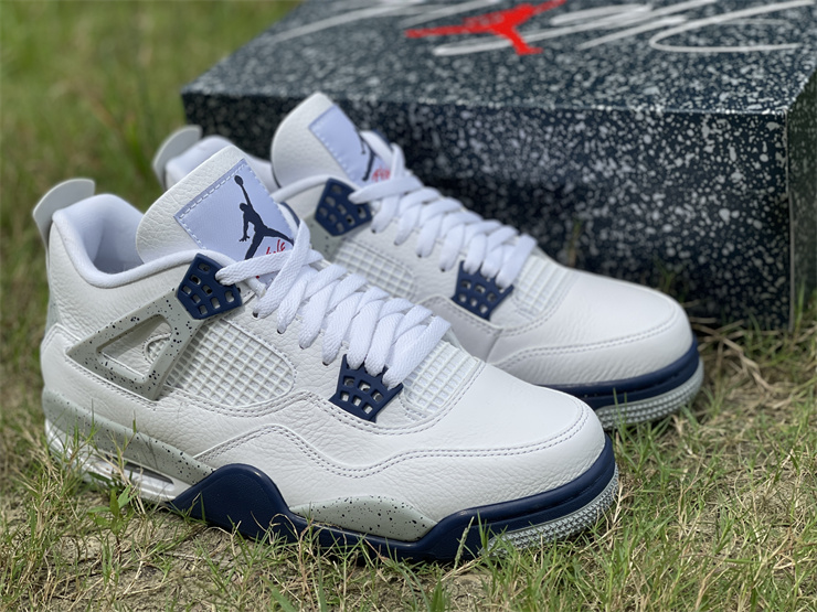 Air Jordan 4“Midnight Navy”