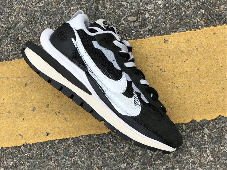 Sacai x Nike VaporWaffle ''Black White''
