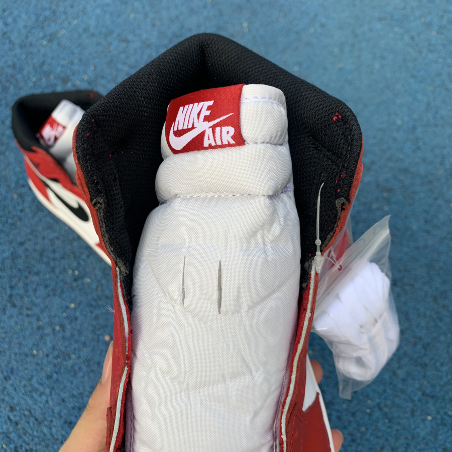 Air Jordan 1 Retro High OG Chicago