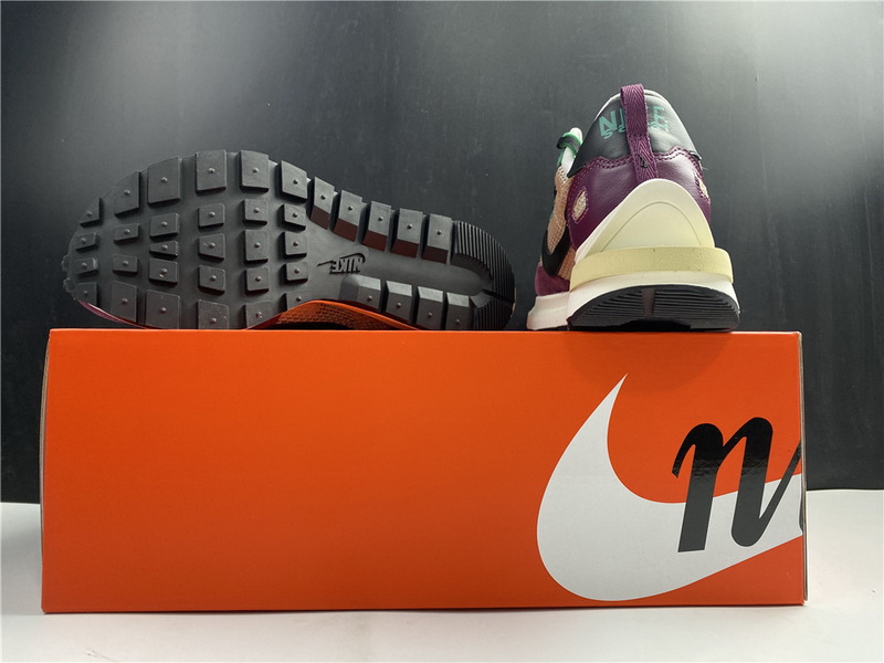 Sacai x Nike Vaporwaffle Villain Red Neptune Green