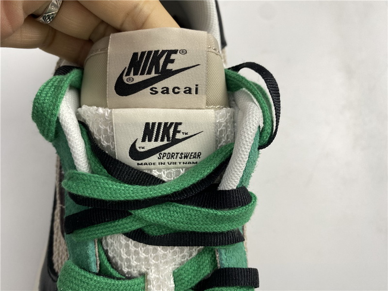 Sacai x Nike Vaporwaffle Villain Red Neptune Green