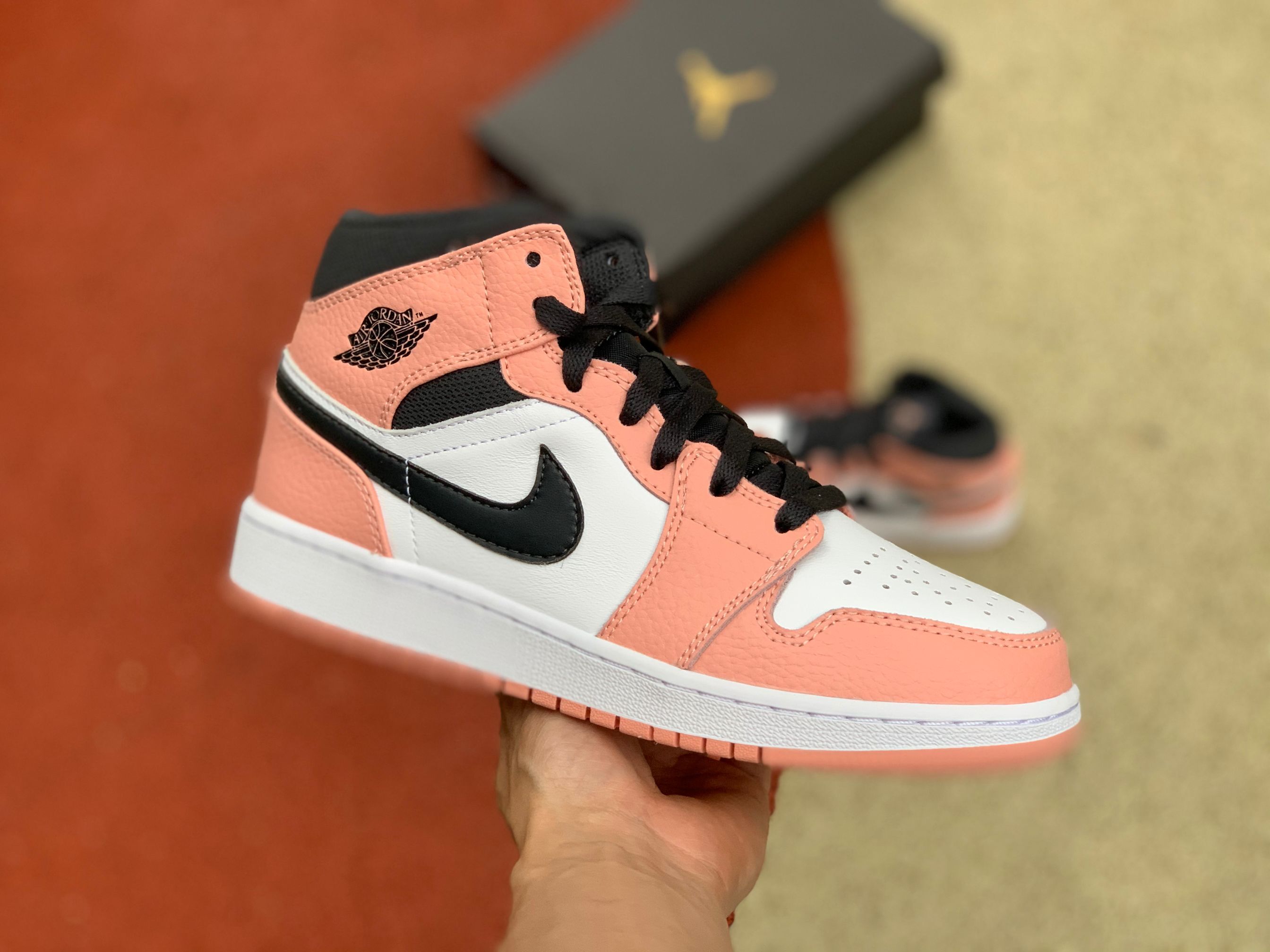 Jordan 1 Mid Pink quartz
