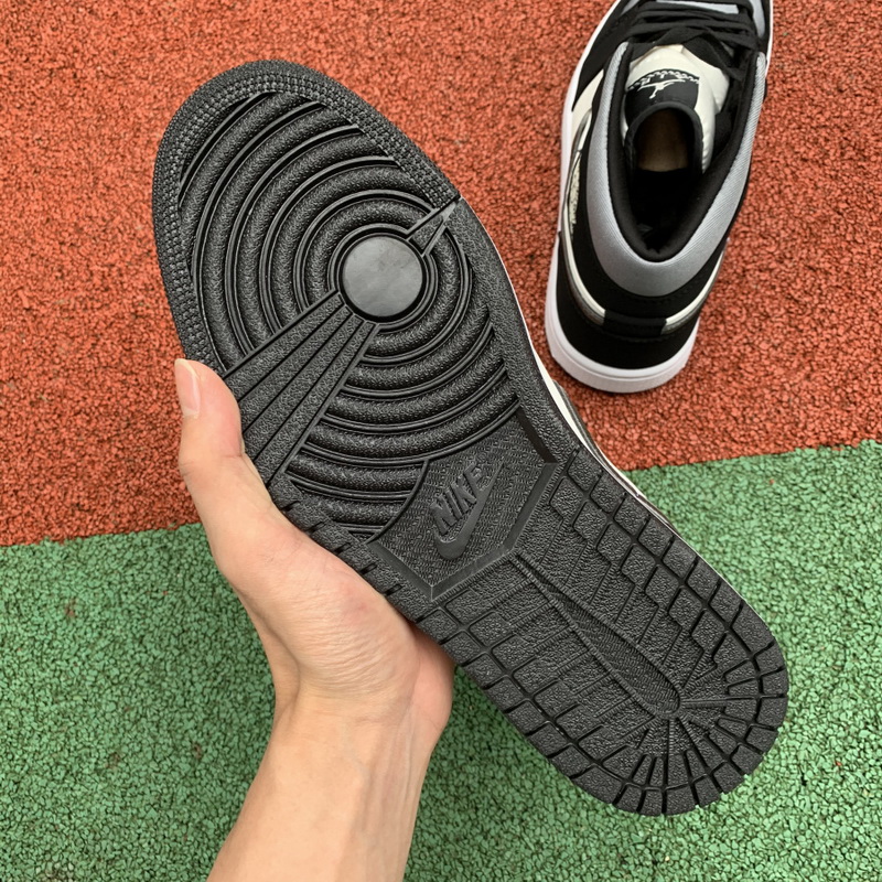 Jordan 1 Mid Shoes014