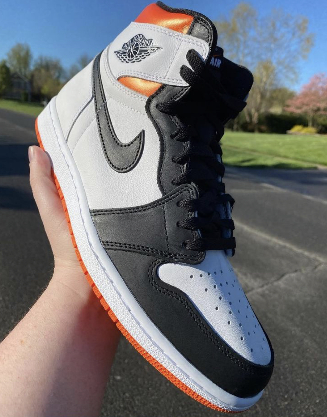 Air Jordan 1 High OG “Electro Orange”