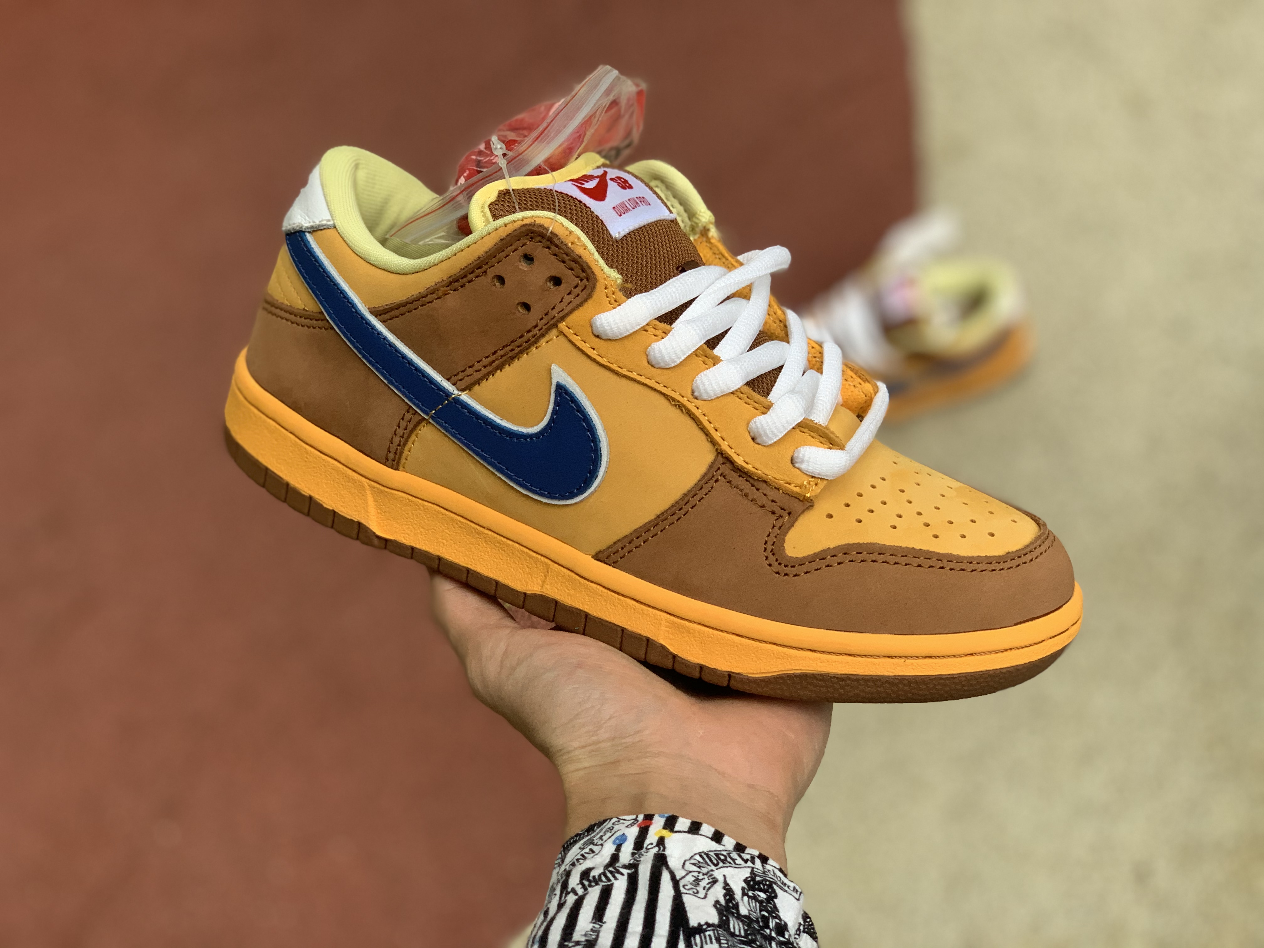 Nike SB Dunk Low Newcastle Brown Ale