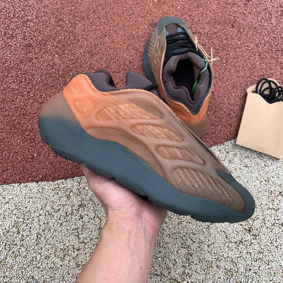 Yeezy 700 V3 COPFAD GY4109