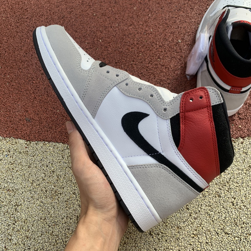 Air Jordan 1 High OG“ Light Smoke Grey”