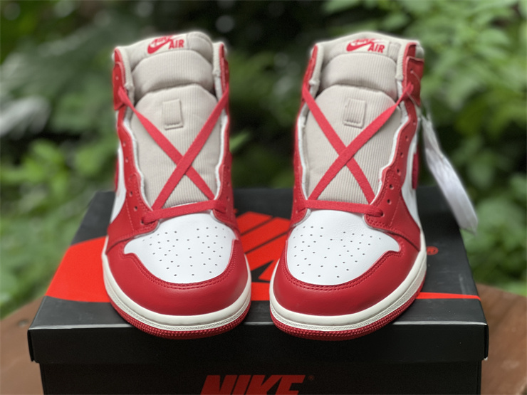 Air Jordan 1 High OG “Chenille”