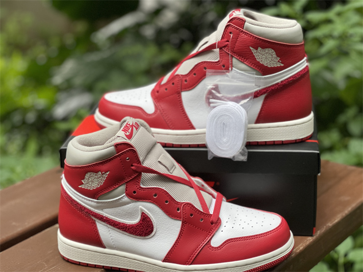 Air Jordan 1 High OG “Chenille”