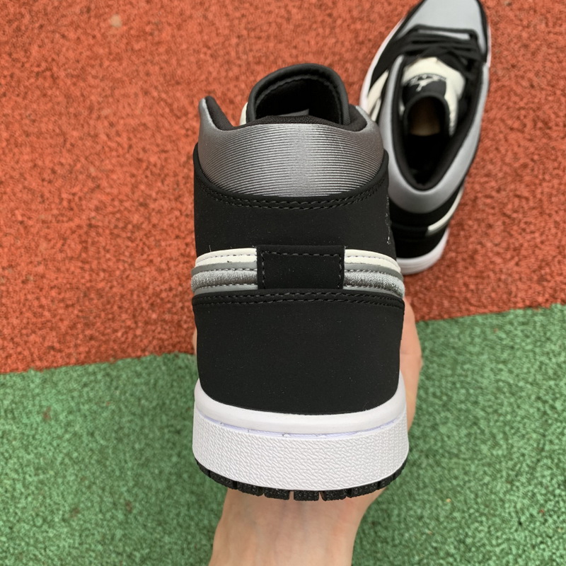 Jordan 1 Mid Shoes014