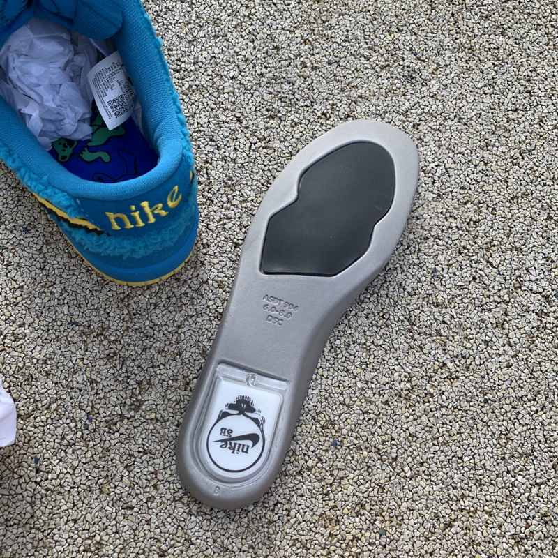 Grateful Dead x Nike SB Dunk Low “Blue Bear”