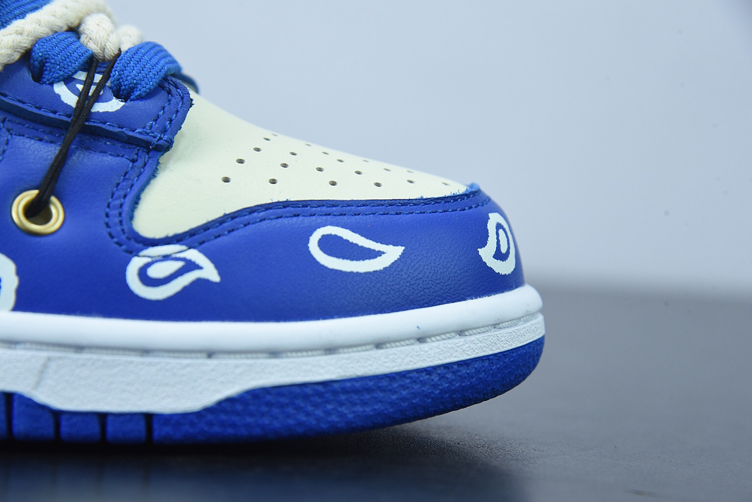 Nike SB Dunk Low Lot Red/White Paisleye