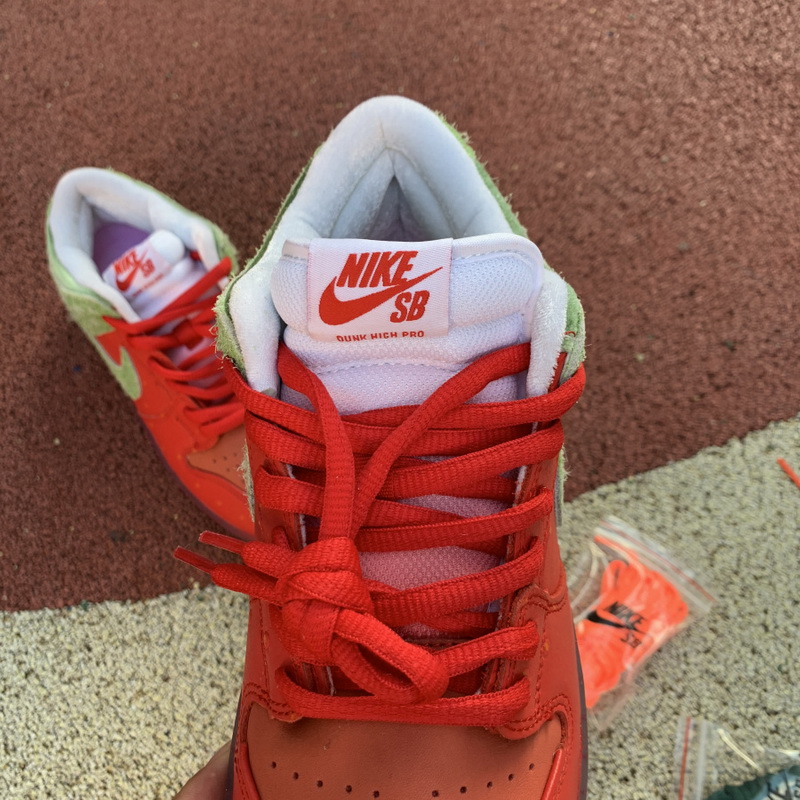 Nike SB Dunk High “Strawberry Cough”