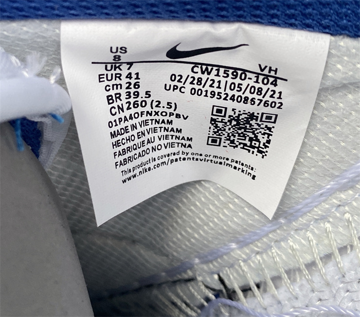 Doraemon x Nike SB Dunk Low