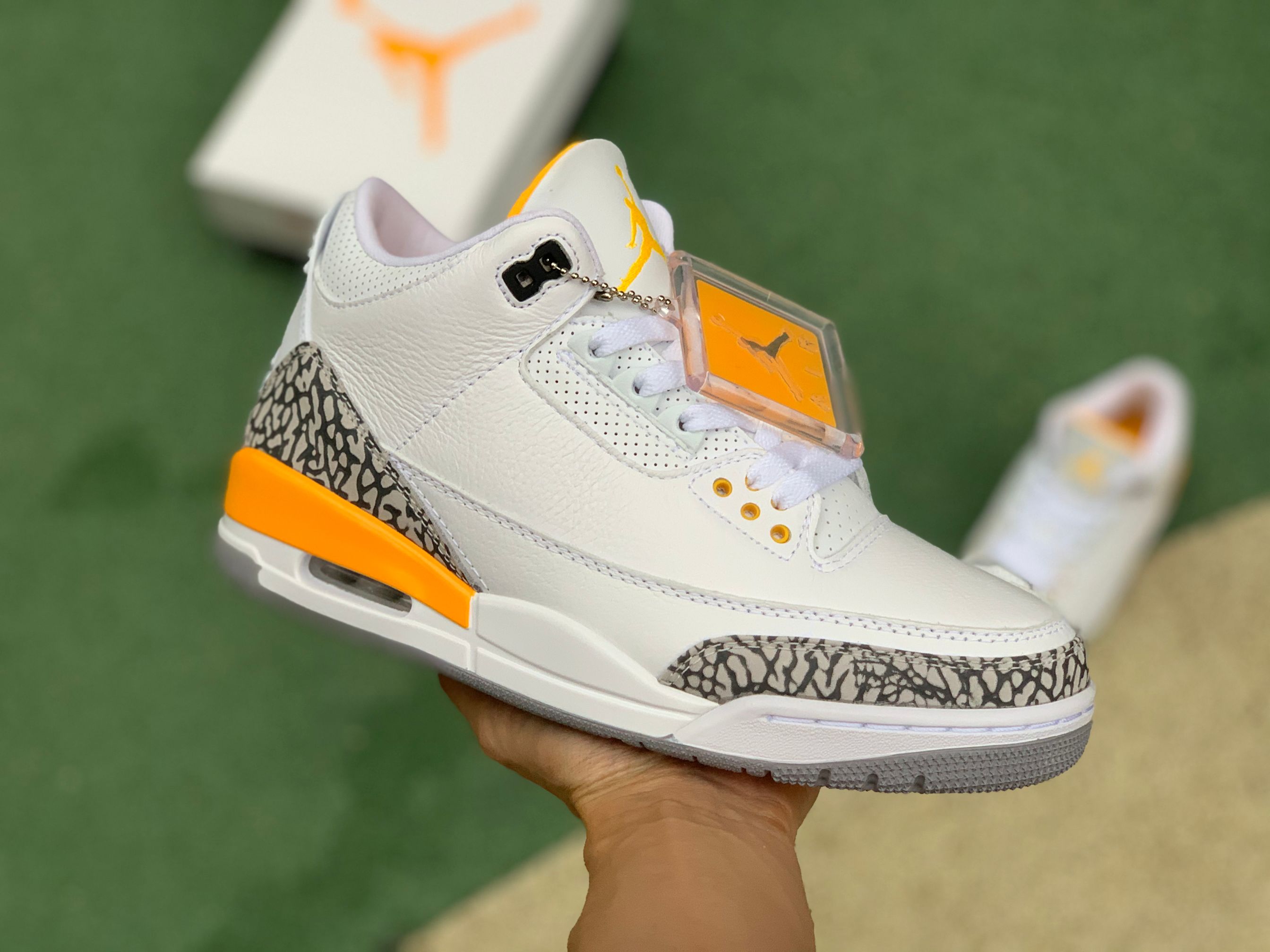 Air Jordan 3 WMNS “Laser Orange”GS