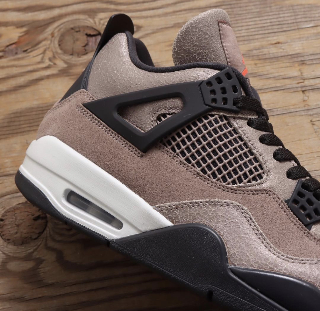 Air Jordan 4 Retro Taupe Haze