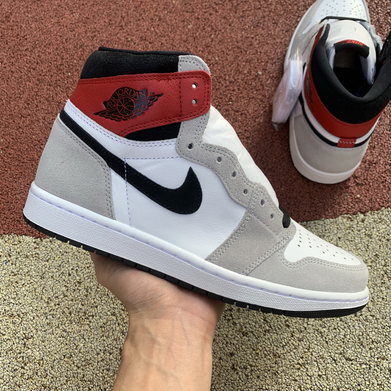 Air Jordan 1 High OG“ Light Smoke Grey”