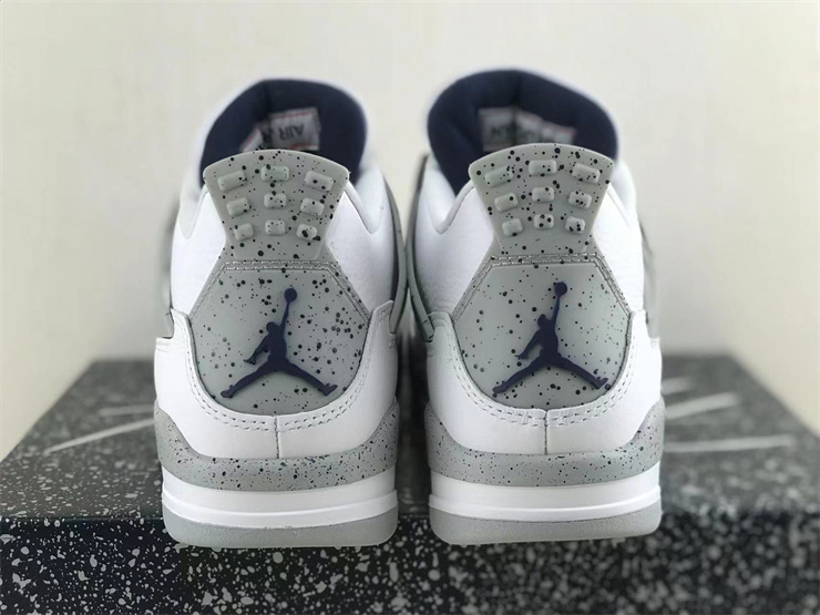 Air Jordan 4“Midnight Navy”