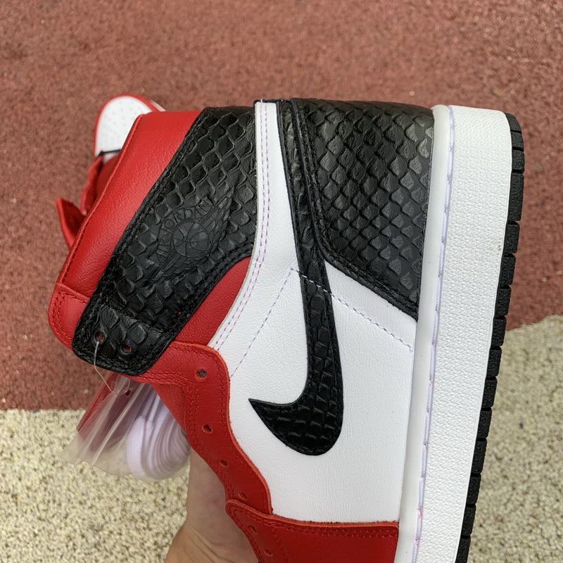 Air Jordan 1 High OG WMNS “Satin Snake”