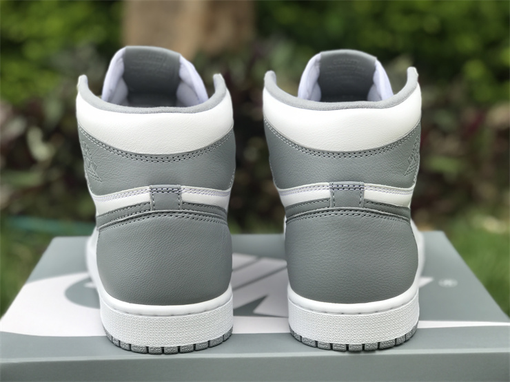 Air Jordan 1 High OG “Stealth”