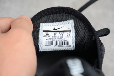 Nike Air Max 270 in black/white