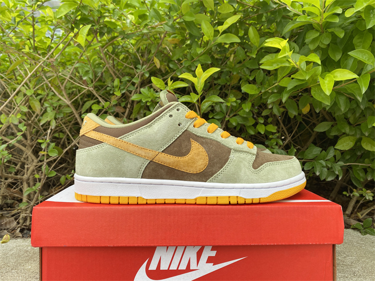 Nike Dunk Low SE Dusty Olive