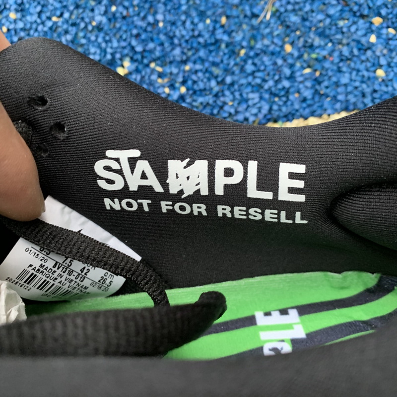 Nike SB Dunk Low “Panda Pigeon”