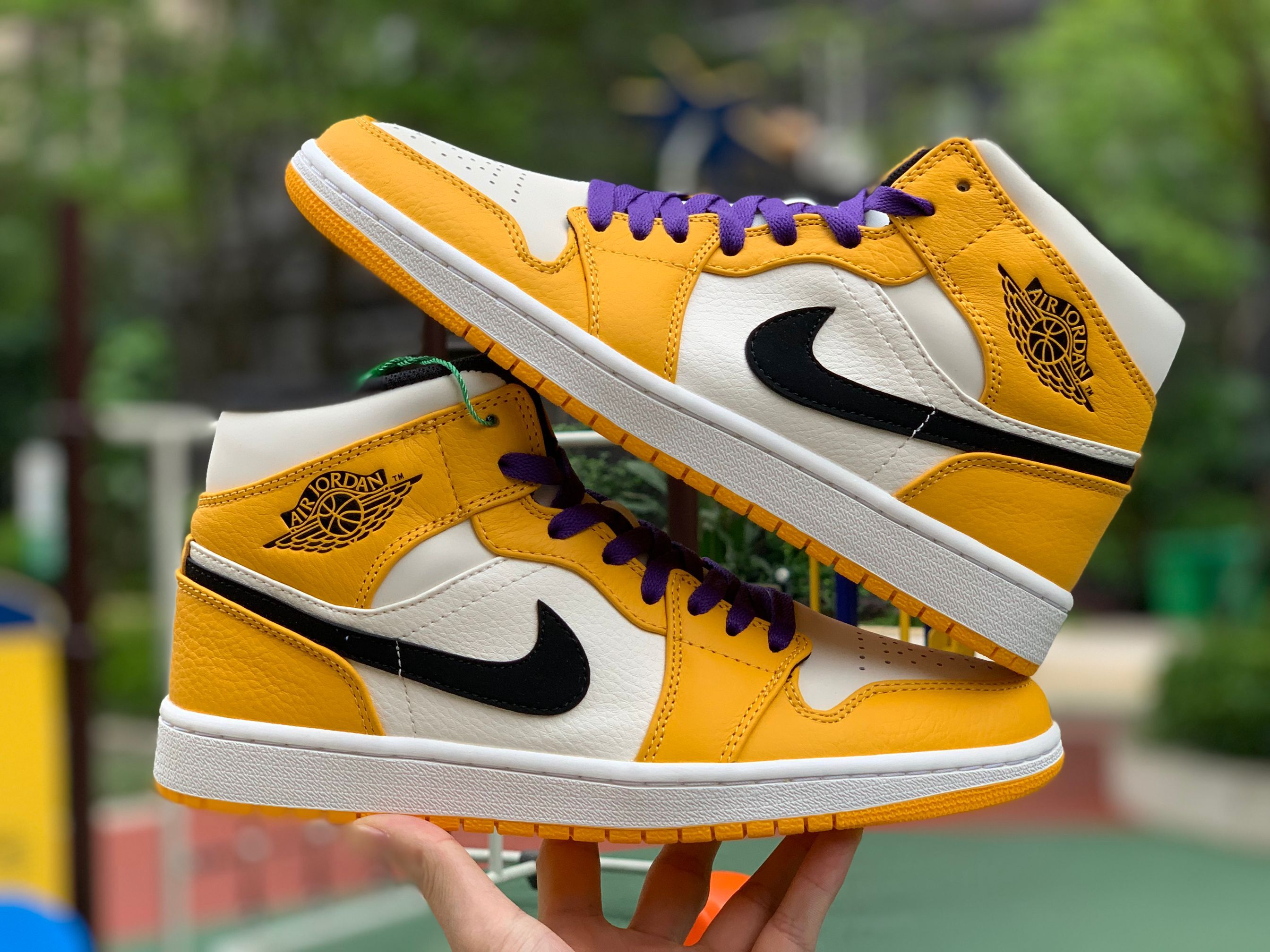 Jordan 1 Mid Lakers