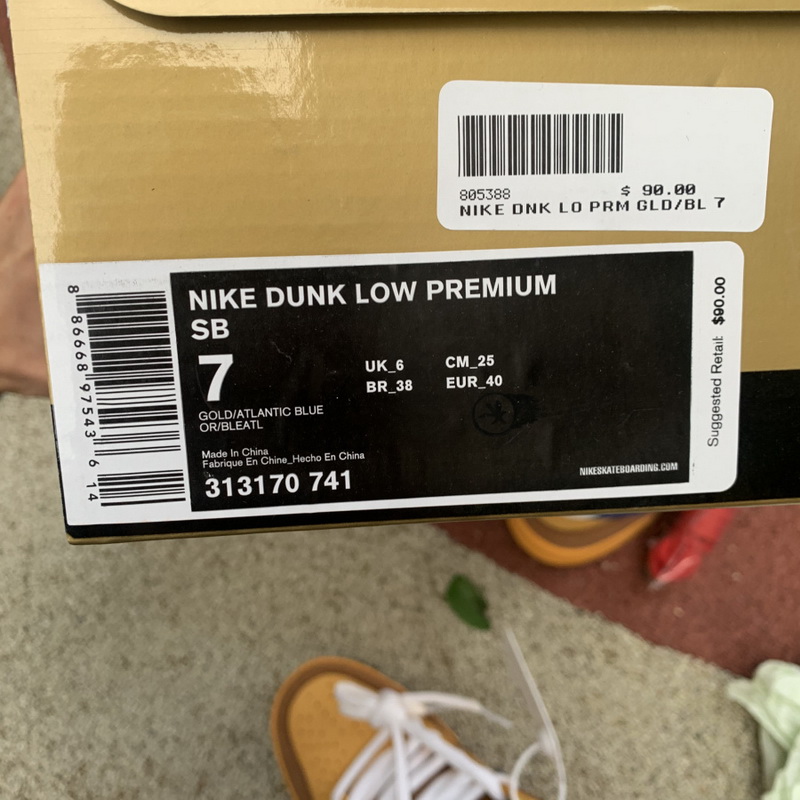 Nike SB Dunk Low Newcastle Brown Ale