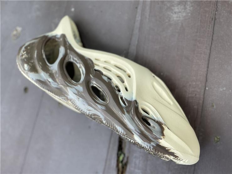 Yeezy Foam Runner “MX Cream Clay”