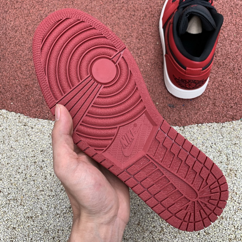 Air Jordan 1 Low Reverse Bred