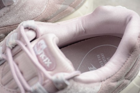 NIKE womens AIR MAX 95 DELUXE