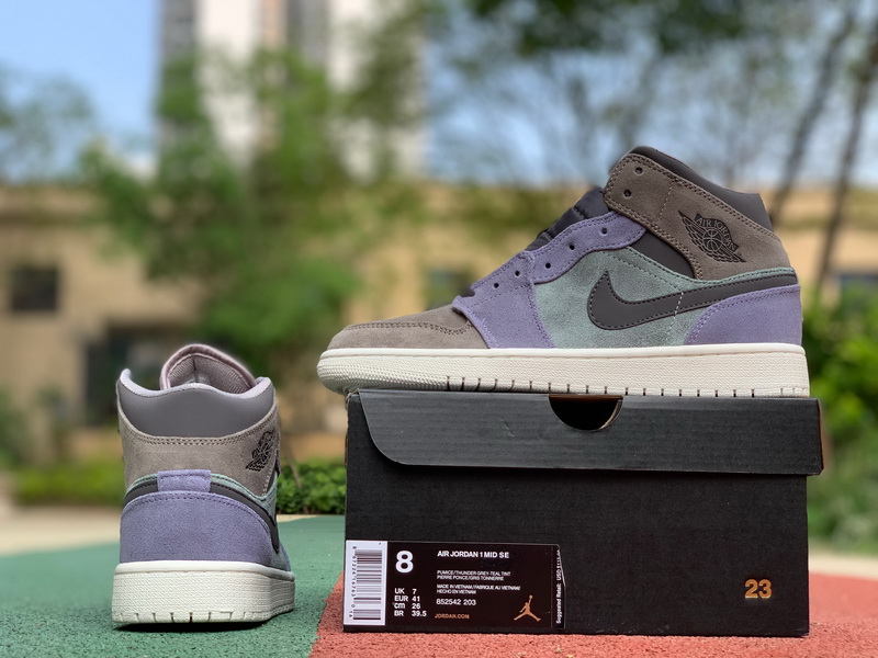 Jordan 1 Mid Shoes084