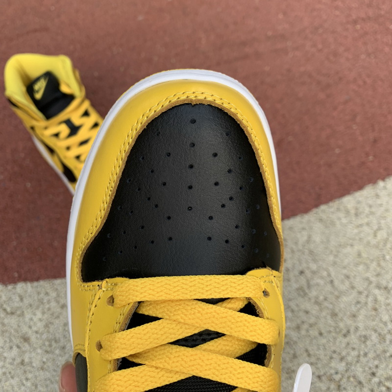 Nike Dunk High SP “Varsity Maize”