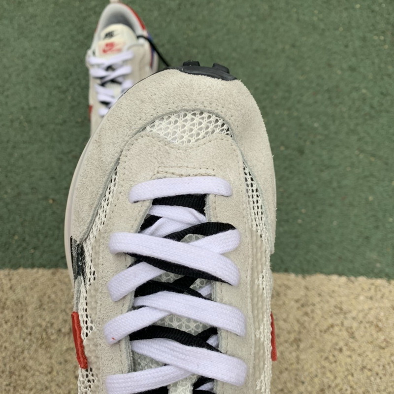 sacai x Nike VaporWaffle “Royal Fuchsia ”