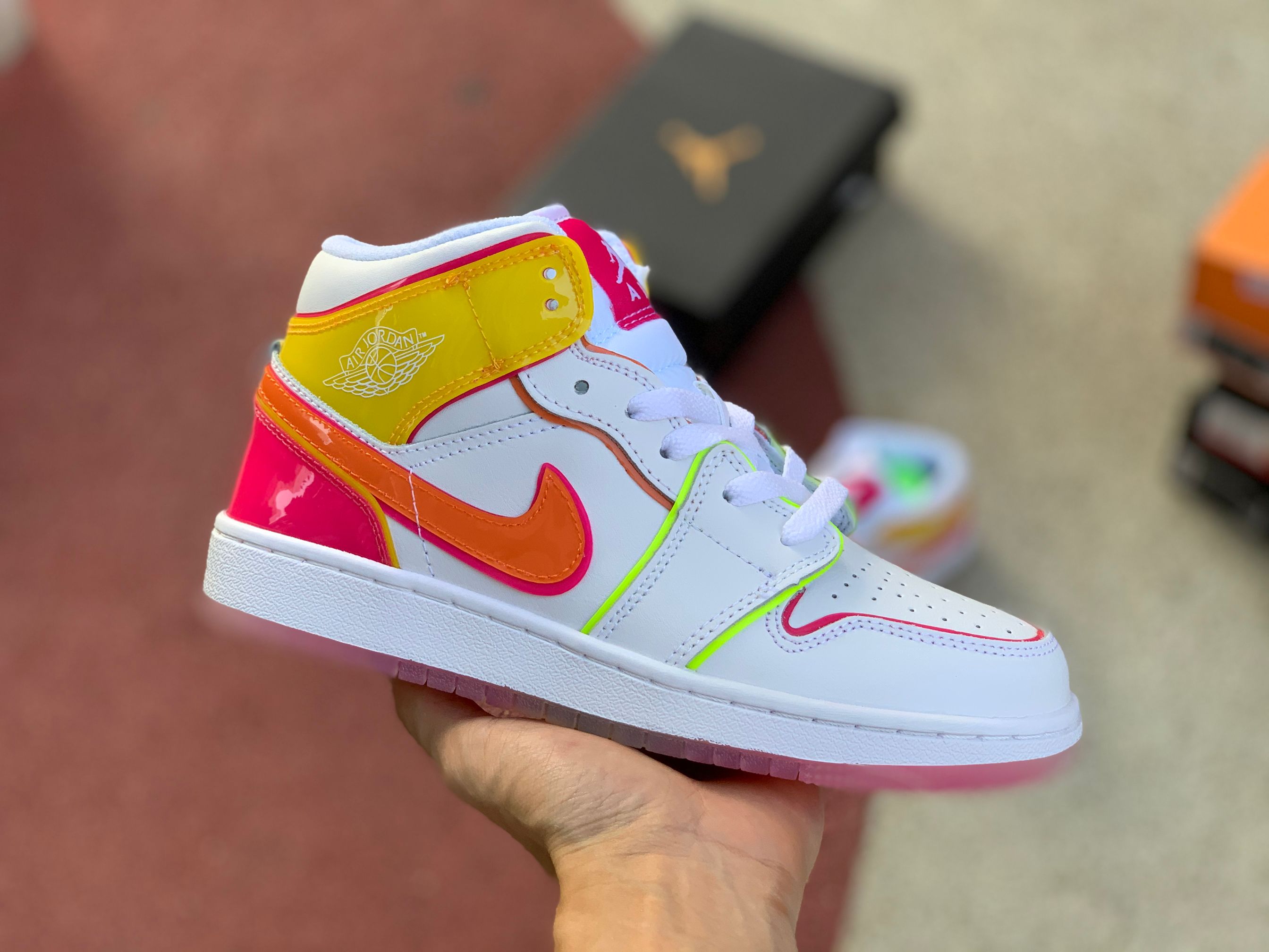 Jordan 1 Mid Edge Glow