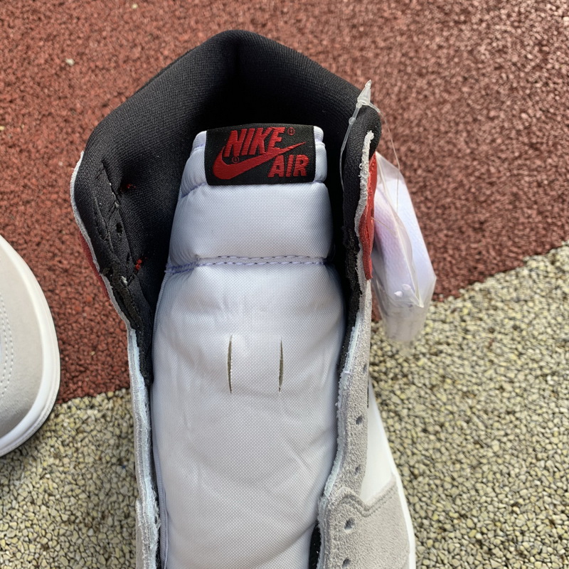 Air Jordan 1 High OG“ Light Smoke Grey”