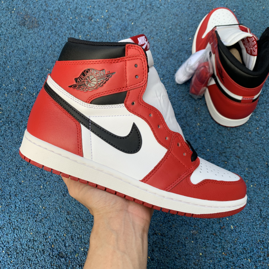 Air Jordan 1 Retro High OG Chicago