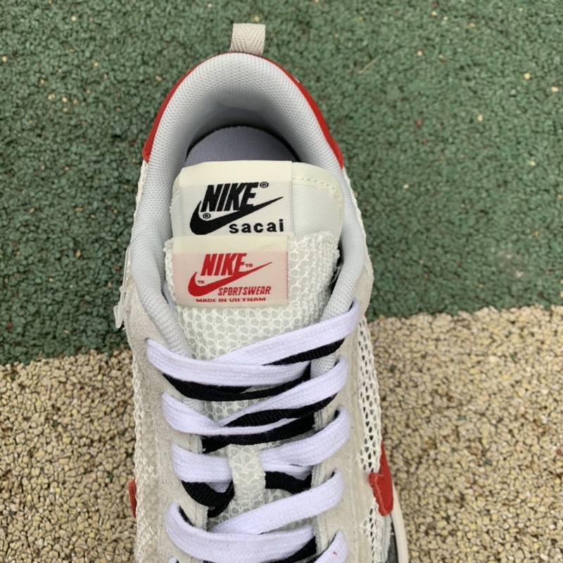 sacai x Nike VaporWaffle “Royal Fuchsia ”