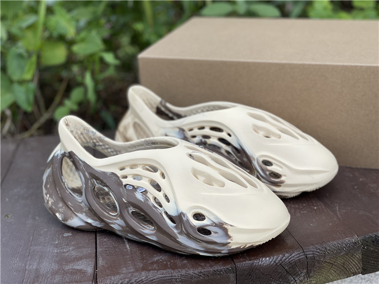 Yeezy Foam Runner “MX Cream Clay”